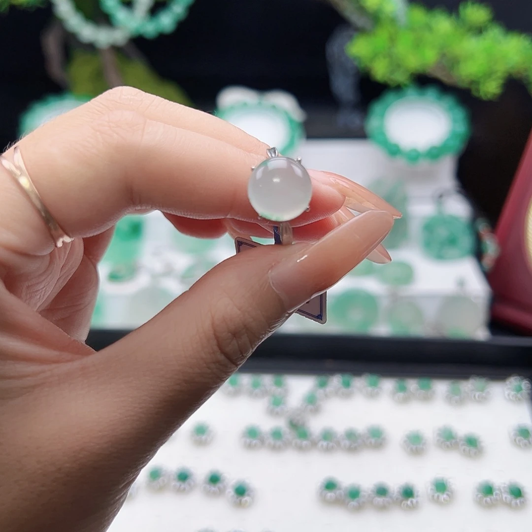 石英质玉（非洲翠）未镶嵌戒指