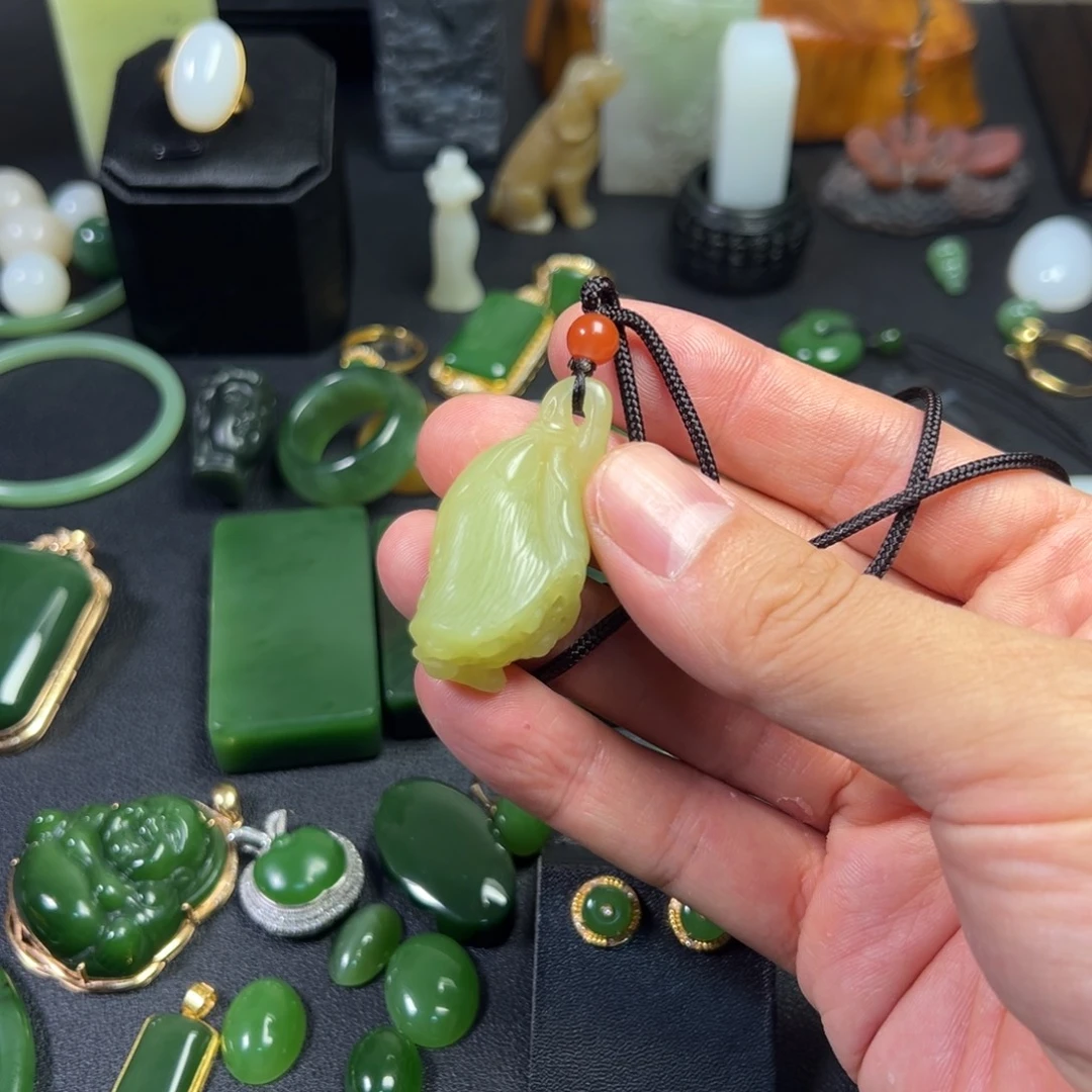 和田玉未镶嵌颈饰