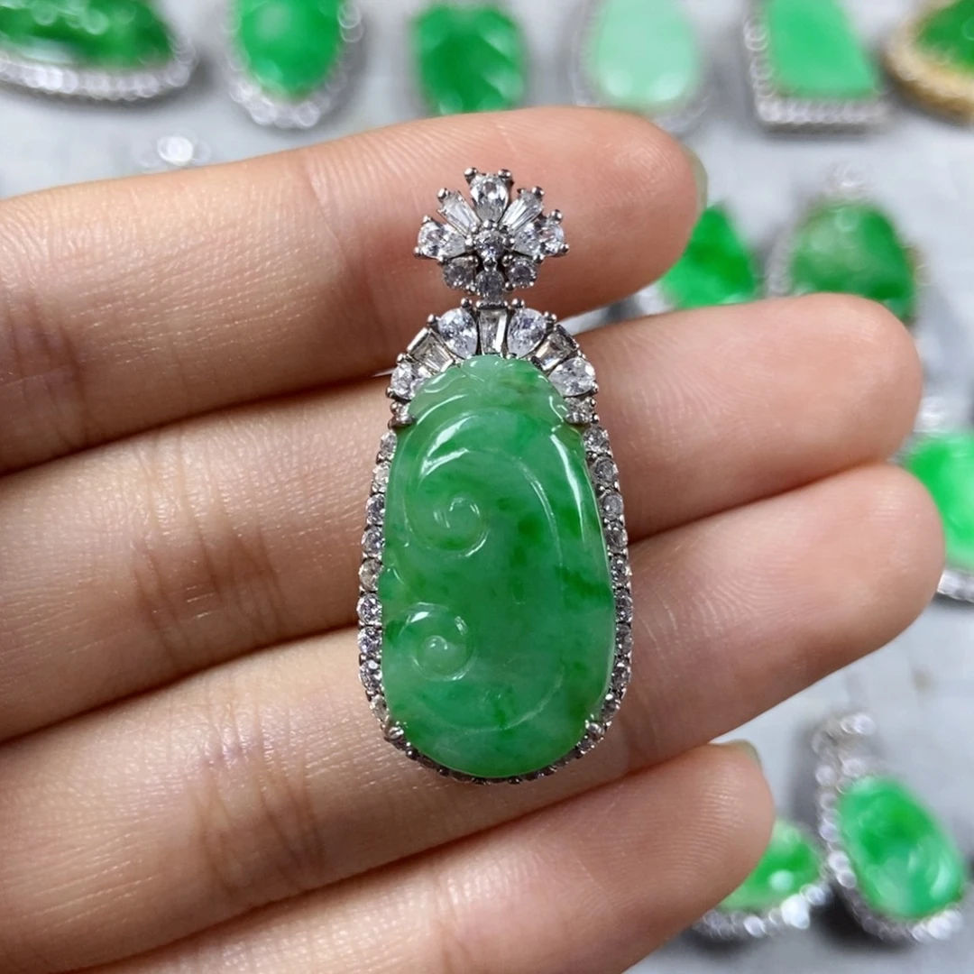 颈饰未镶嵌翡翠如意