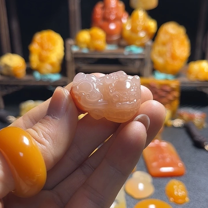 石英质玉（黄龙玉）未镶嵌吊坠木*花