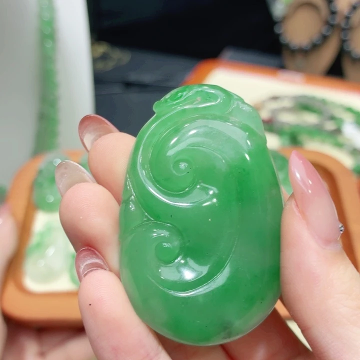 石英质玉（非洲翠）未镶嵌颈饰