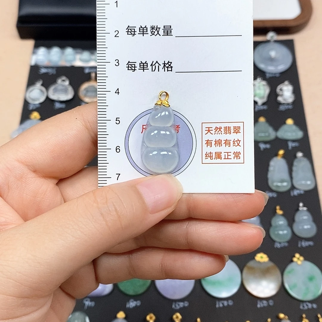 颈饰18K金镶嵌翡翠