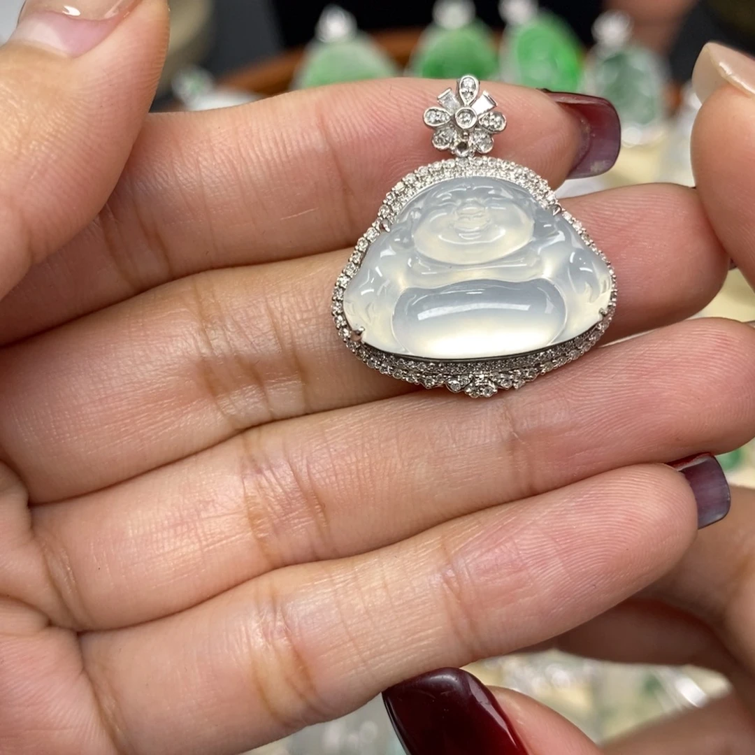 翡翠颈饰18K金镶嵌A货翡翠