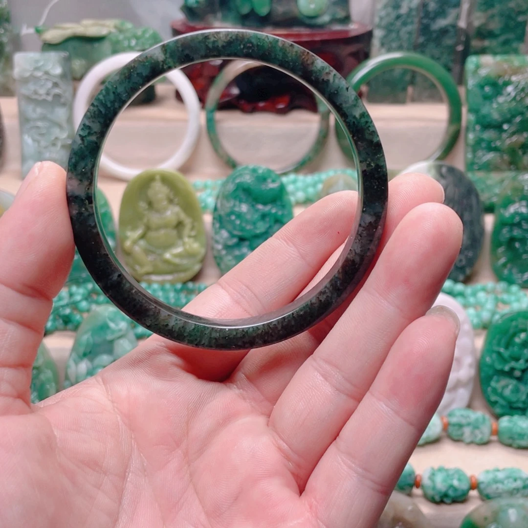 独山玉未镶嵌手镯