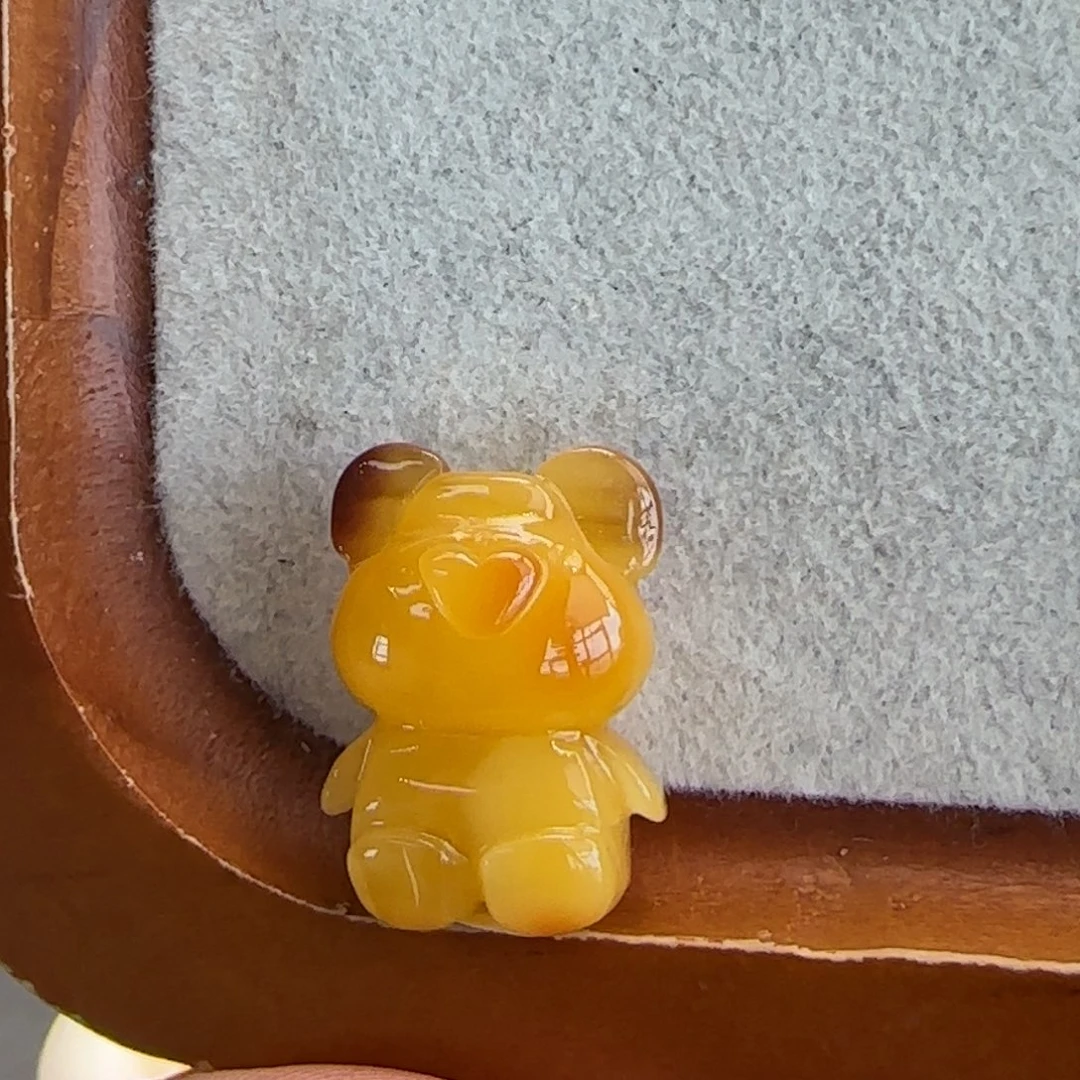 琥珀未镶嵌珠宝奇石天然蜜蜡小熊后面有明显皮纹