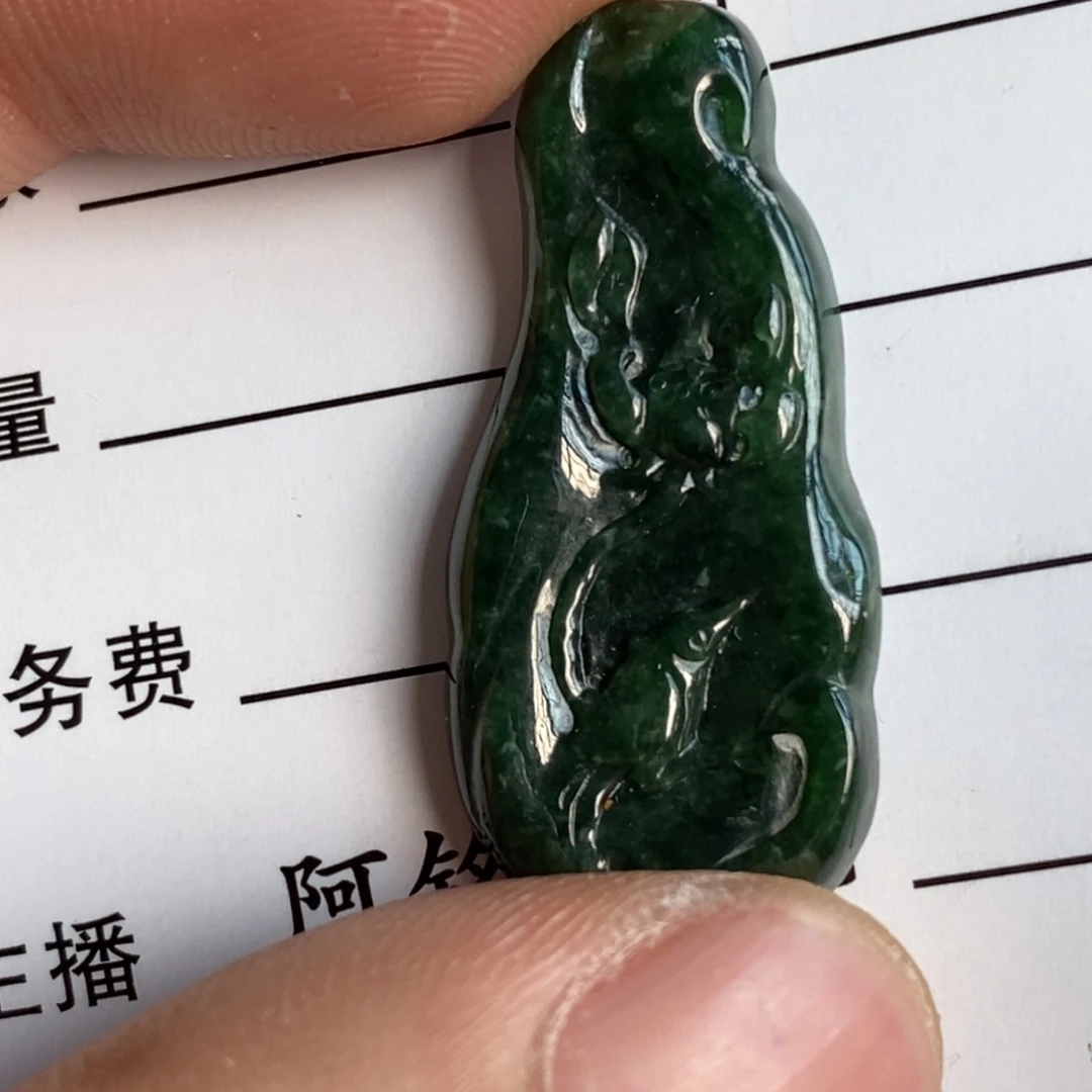 翡翠未镶嵌颈饰         11