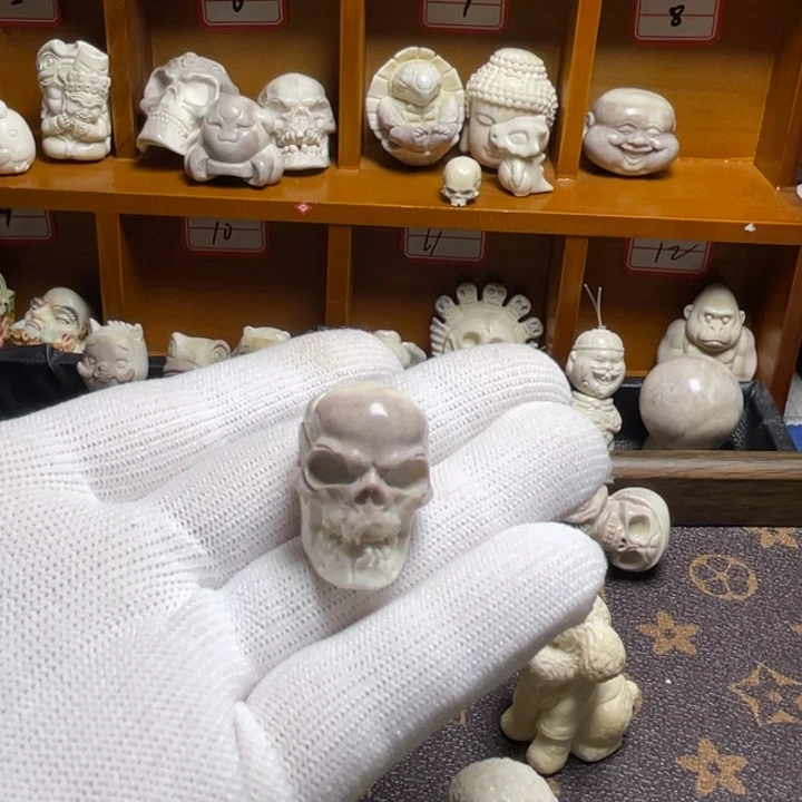 ****周非金属皮质配饰鹿角雕刻一起