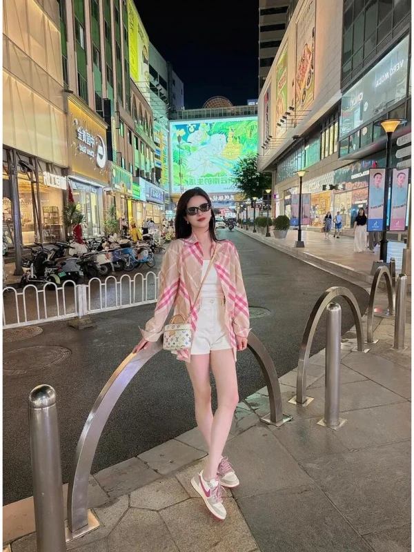 千金清冷感贵系衣服老钱风格纹衬衣修身开衫衬衫外套百搭休闲短裤
