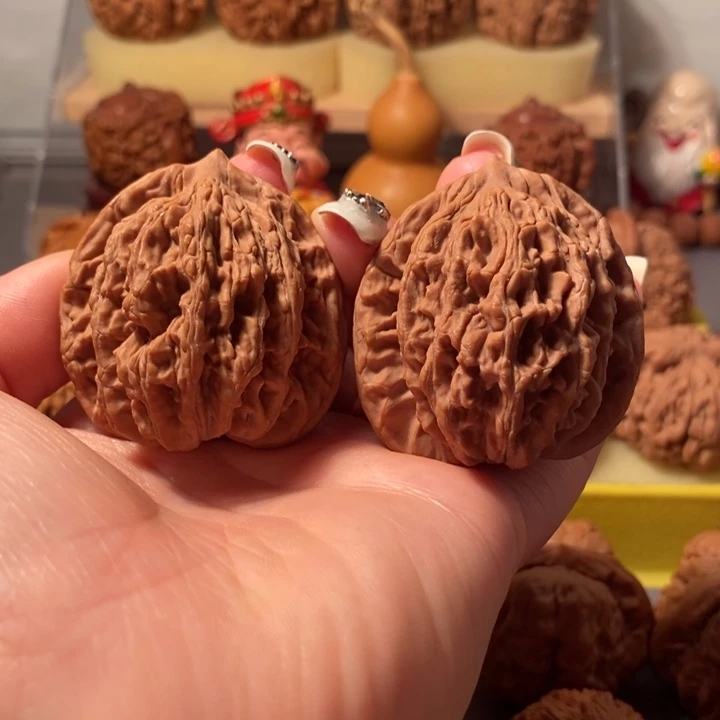 文玩核桃吊坠43虎头全品