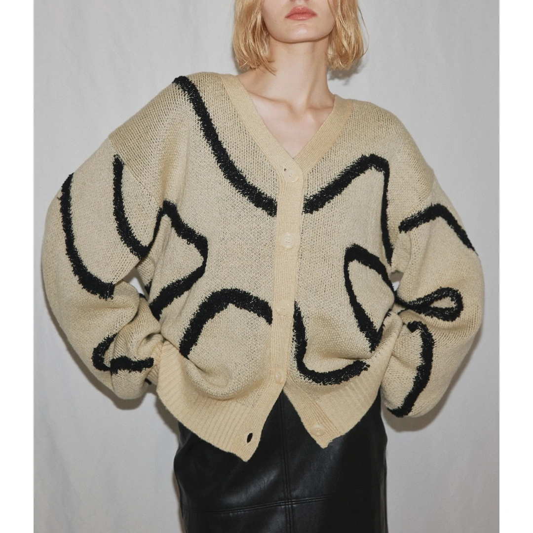 【DD外贸】 秋冬新款 L 百搭时尚休闲宽松V领提花针织衫