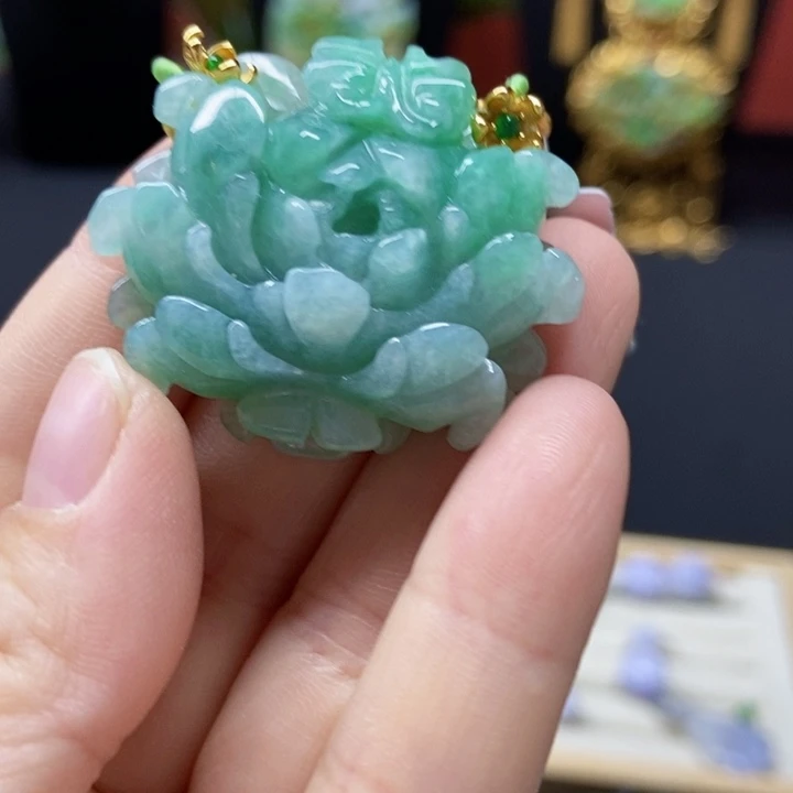 翡翠未镶嵌颈饰吊坠