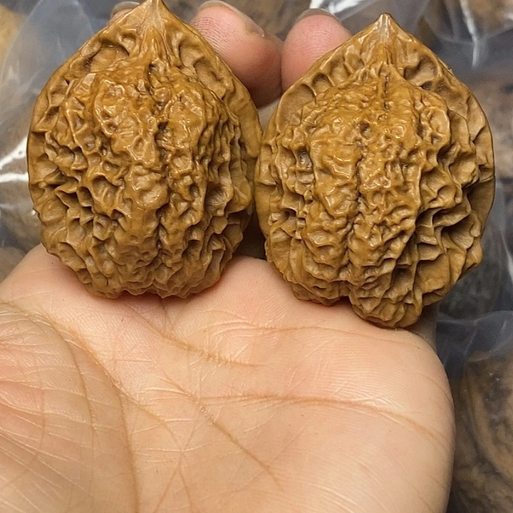 文玩核桃把件云南铁核桃91