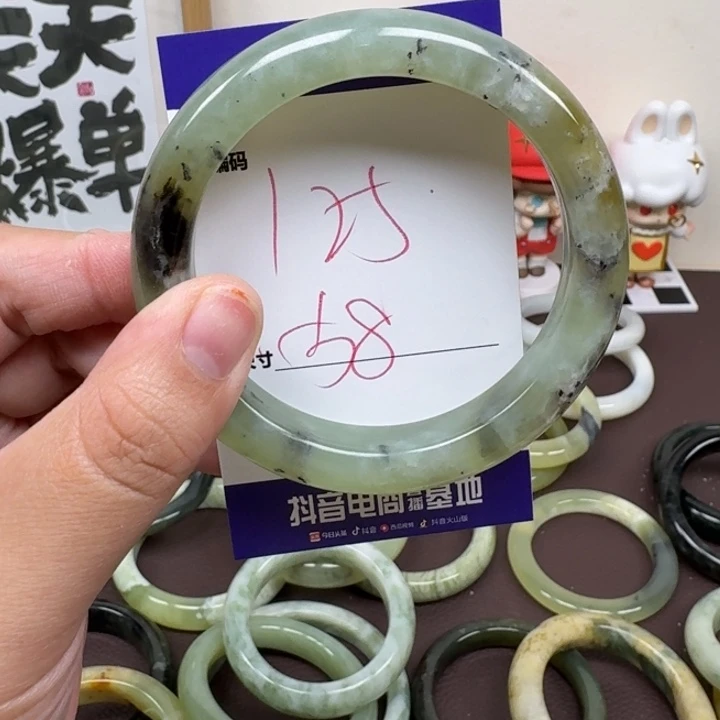 蛇纹石玉未镶嵌手镯125