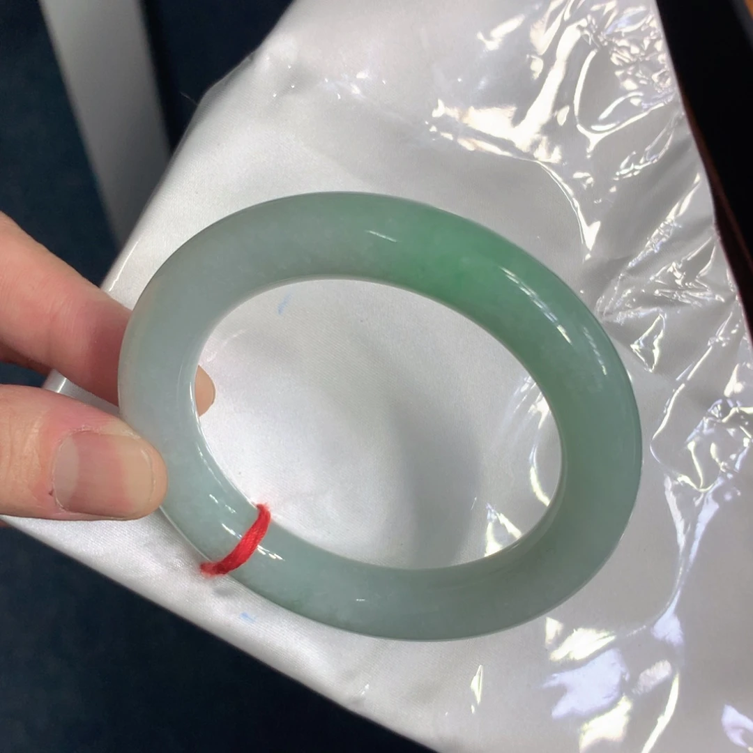 翡翠手镯（圆镯）未镶嵌翡翠