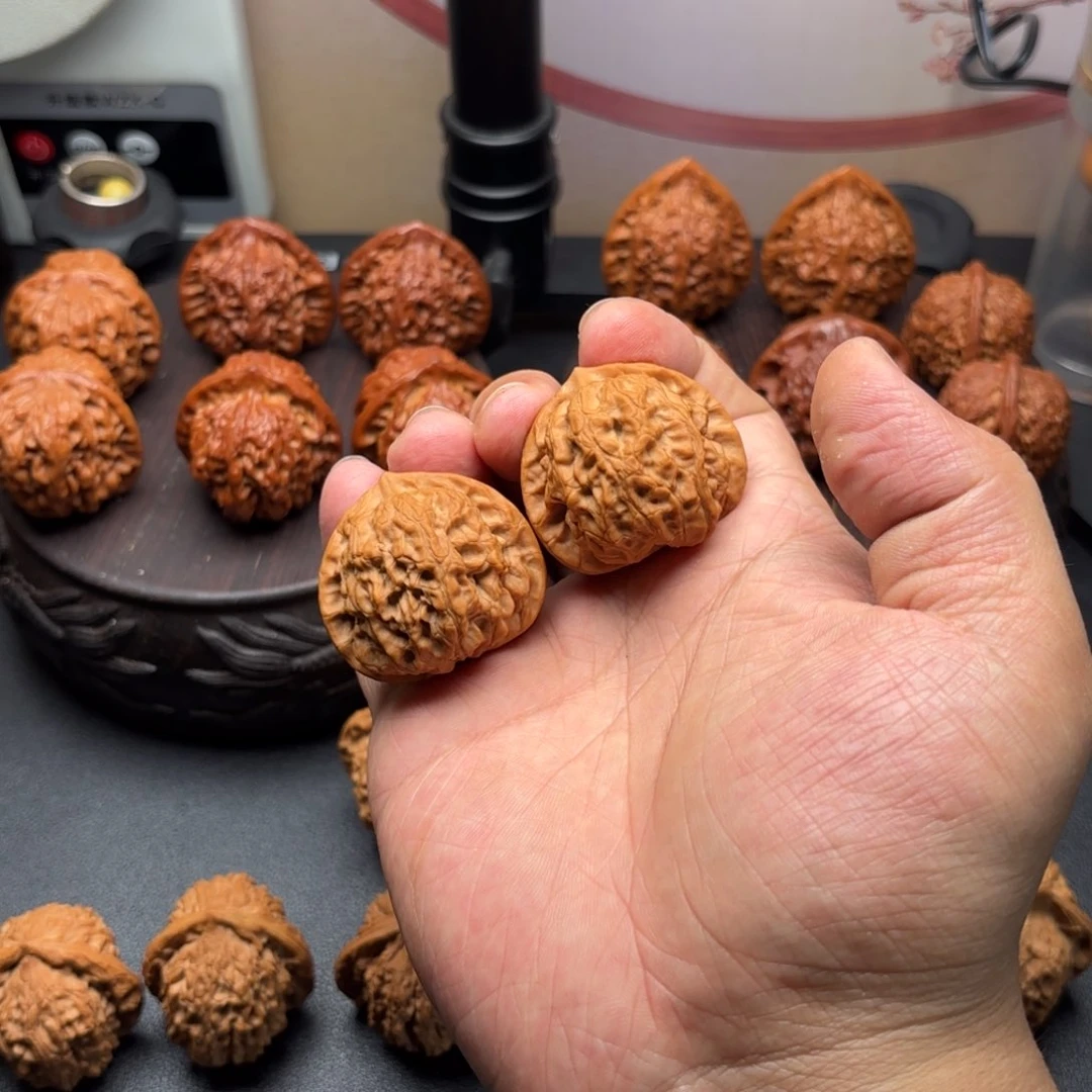 一***醒文玩核桃把件梨木台