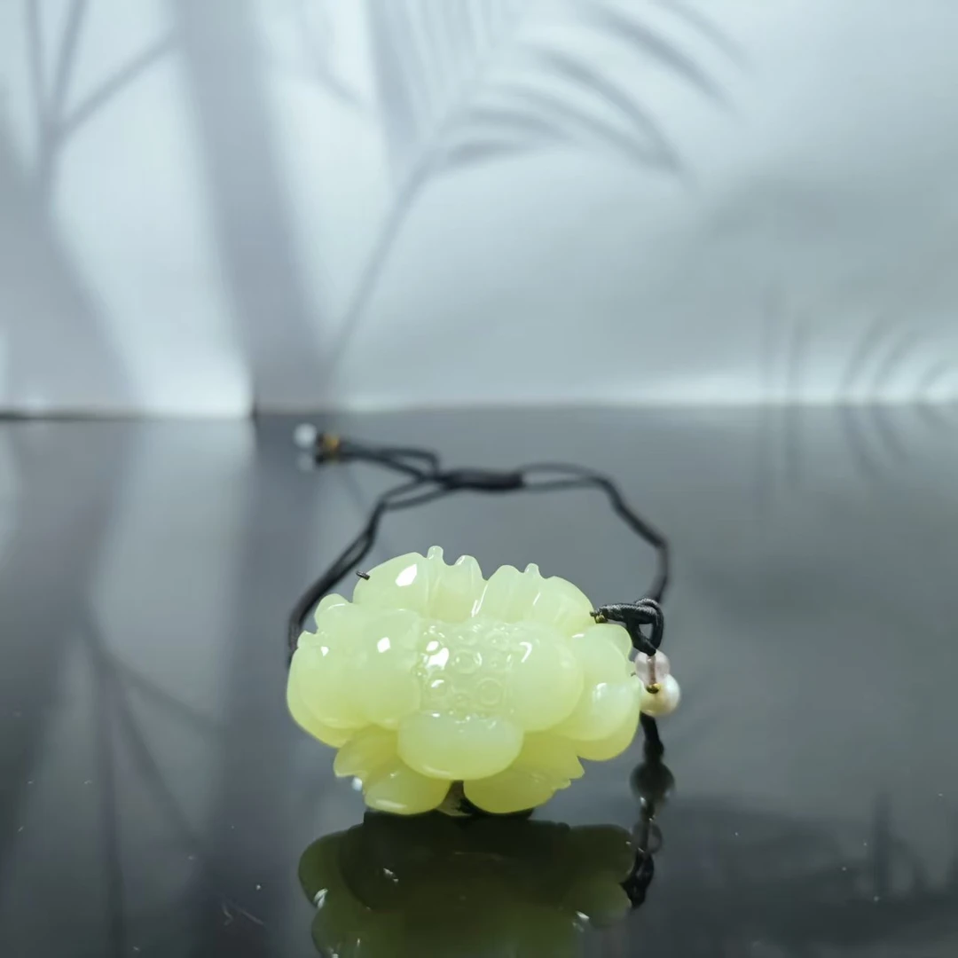 Z和田玉莲花吊坠1326