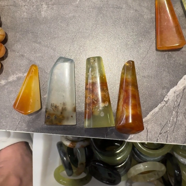 闲****蛇纹石玉未镶嵌手镯