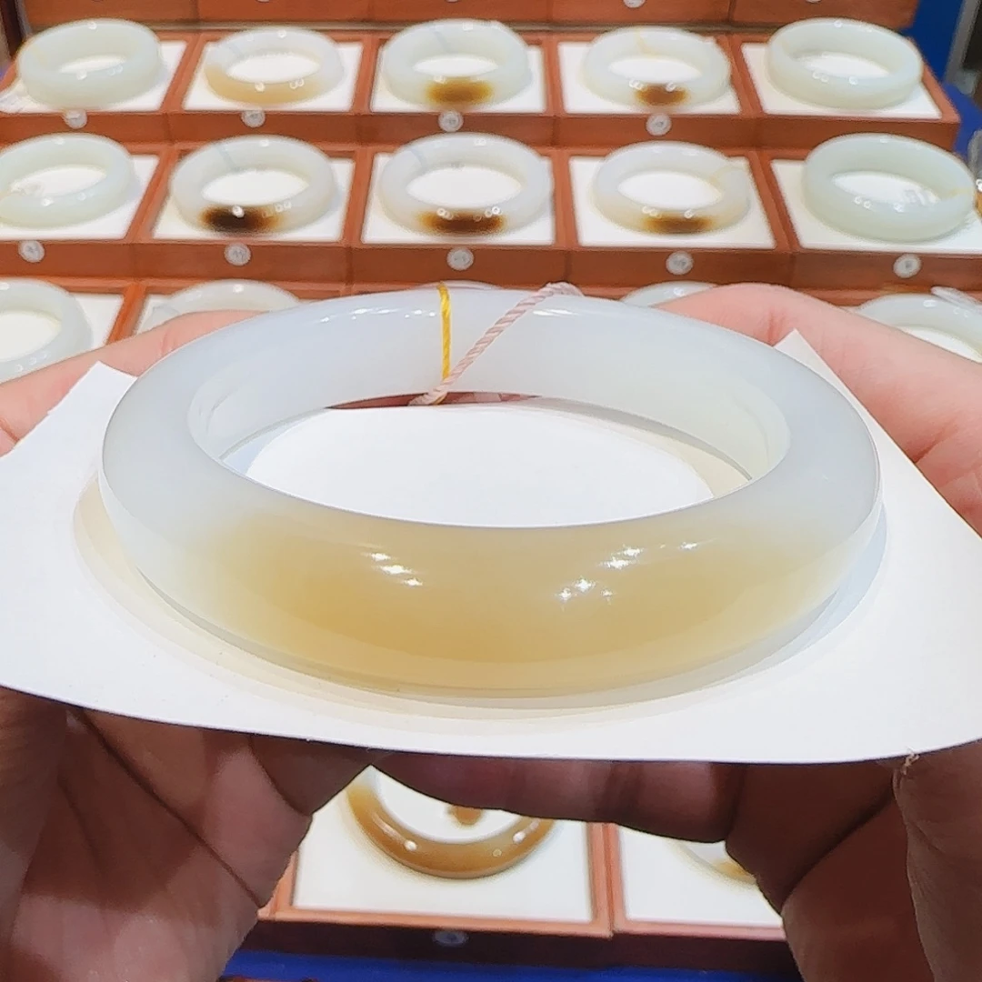 和田玉未镶嵌手镯淡蜜糖羊脂白54 55