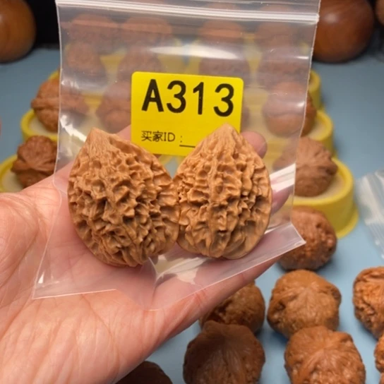 嗯***？文玩核桃吊坠招财鼠 36 37