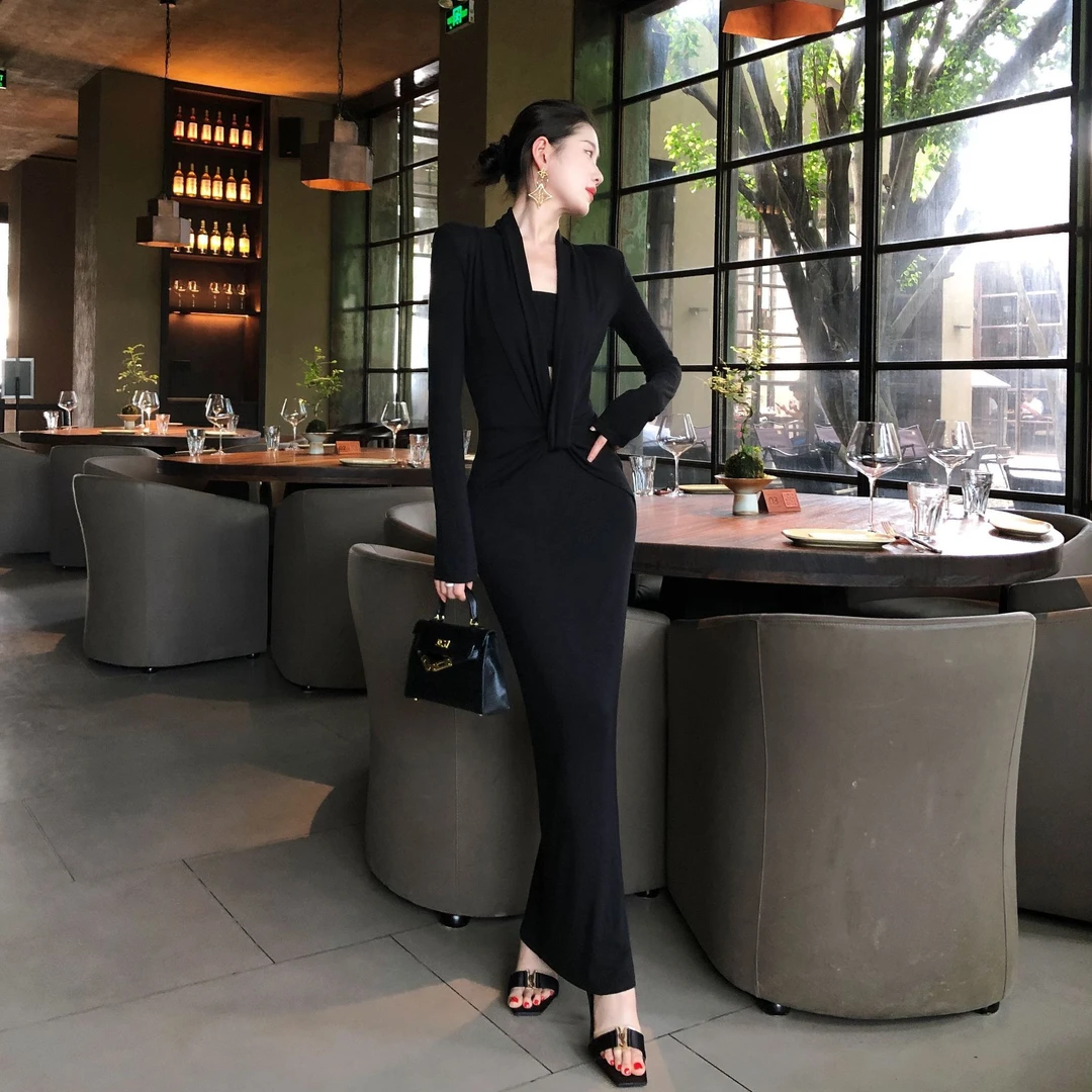 时尚名媛设计感法式深V领秋季连衣裙轻熟显瘦收腰裙御姐包臀长裙