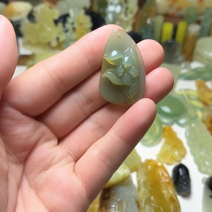 未镶嵌蛇纹石玉颈饰