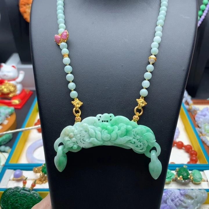 翡翠颈饰未镶嵌翡翠花牌