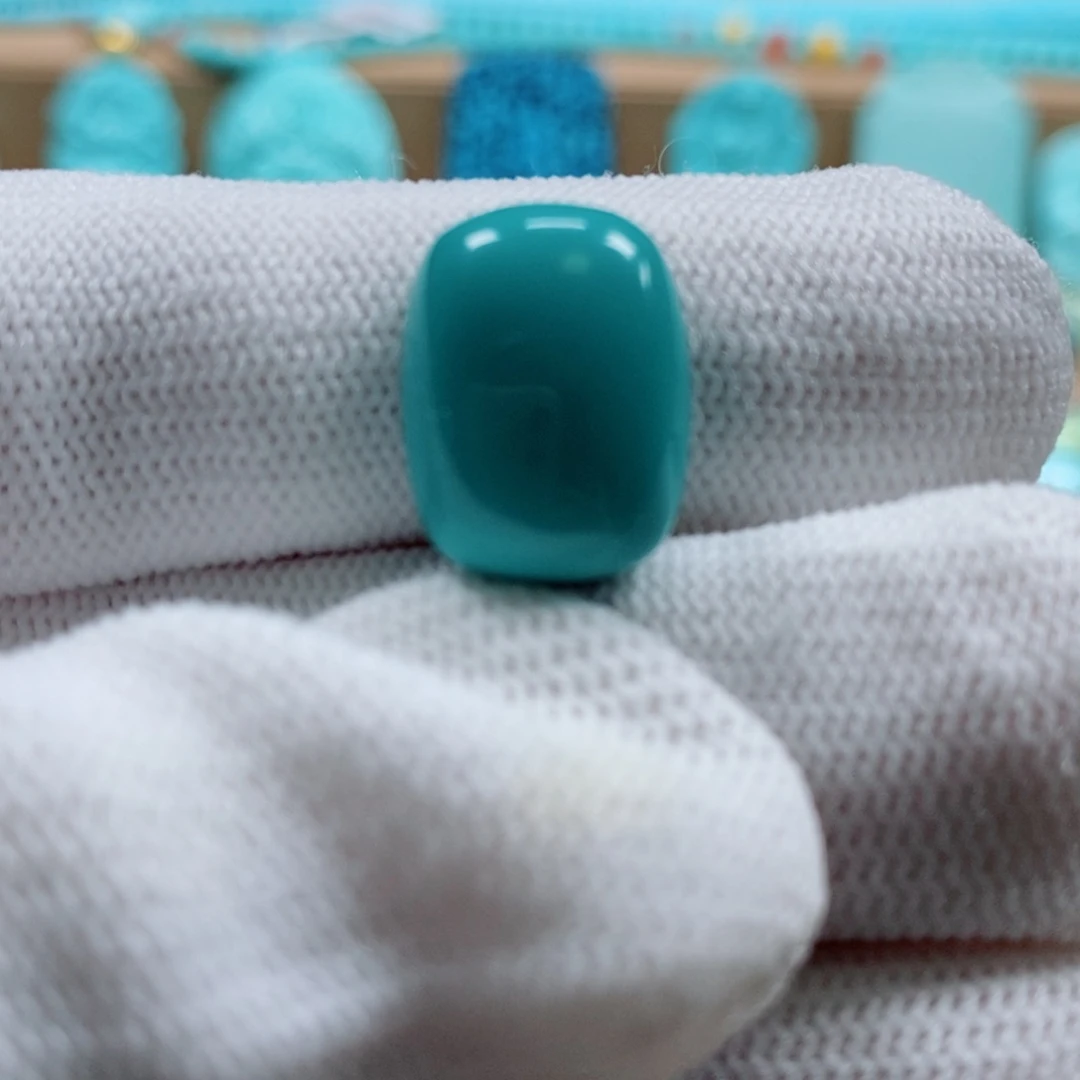 绿松石珠宝奇石未镶嵌美**酒