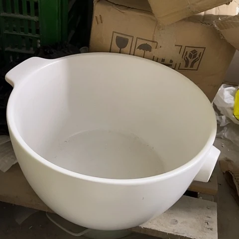 微瑕，不能明火，口径30高15中间有孔，无盖