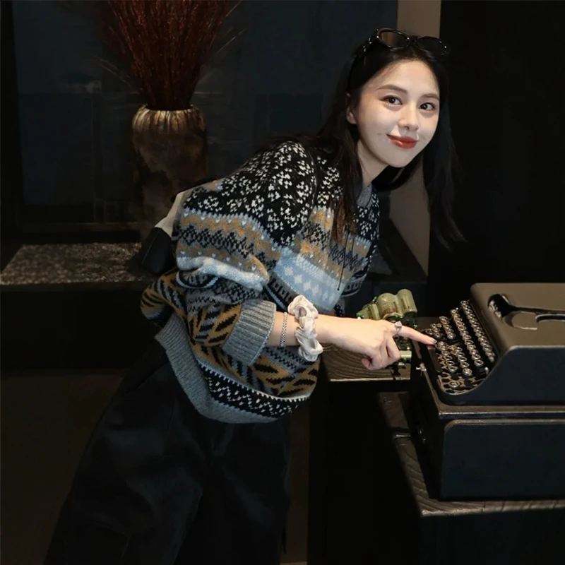 复古费尔岛撞色提花圆领毛衣女秋冬慵懒高级感可外穿内搭针织上衣