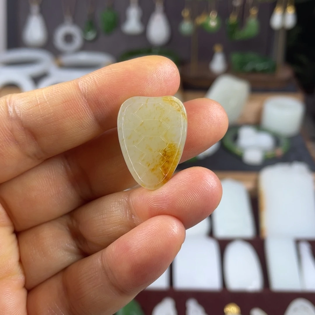 珠***润和田玉未镶嵌颈饰