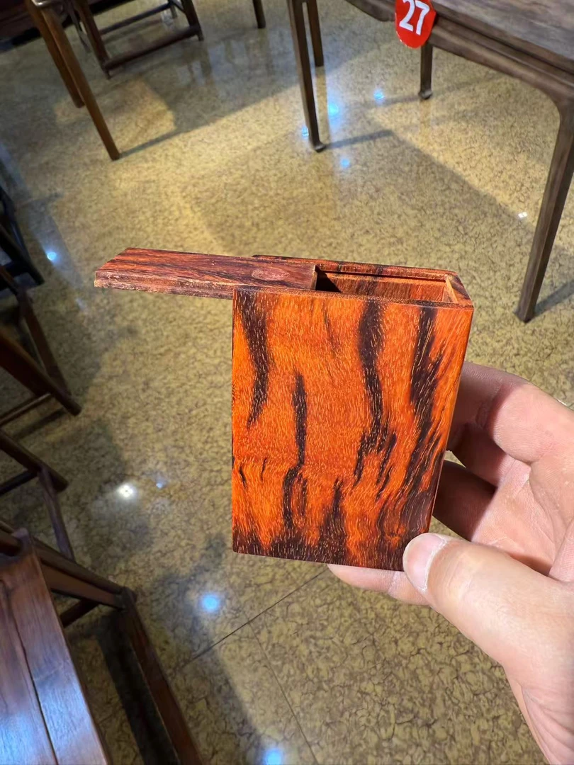 小叶       烟盒   工艺品  摆件