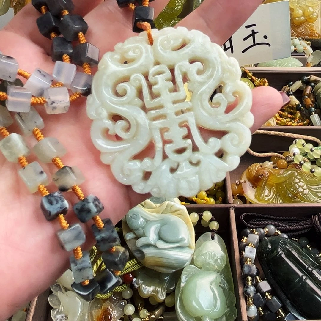 蛇纹石玉颈饰未镶嵌