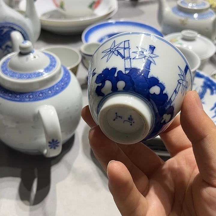 景德镇陶瓷品杯清花