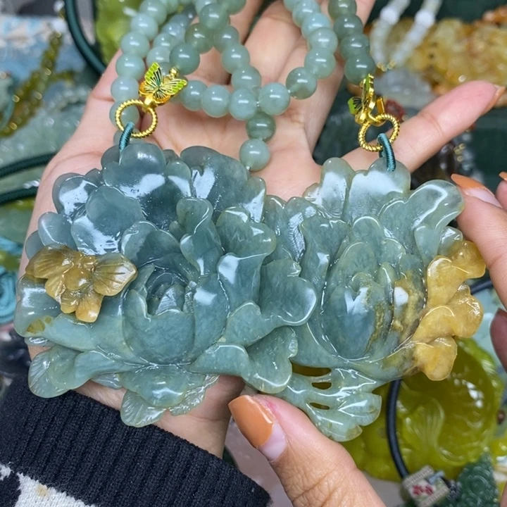 蛇纹石玉合金吊坠