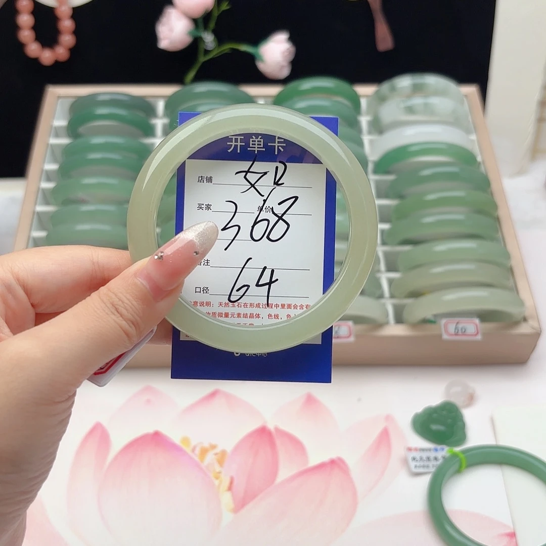 *****未镶嵌手镯石英质玉