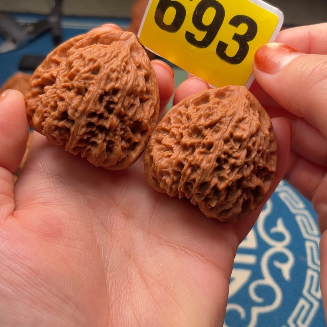 文玩核桃吊坠43三角南疆石（精品）693号