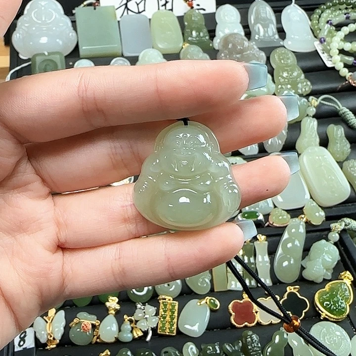 和田玉未镶嵌颈饰草****。