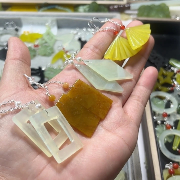 蛇纹石玉合金耳饰
