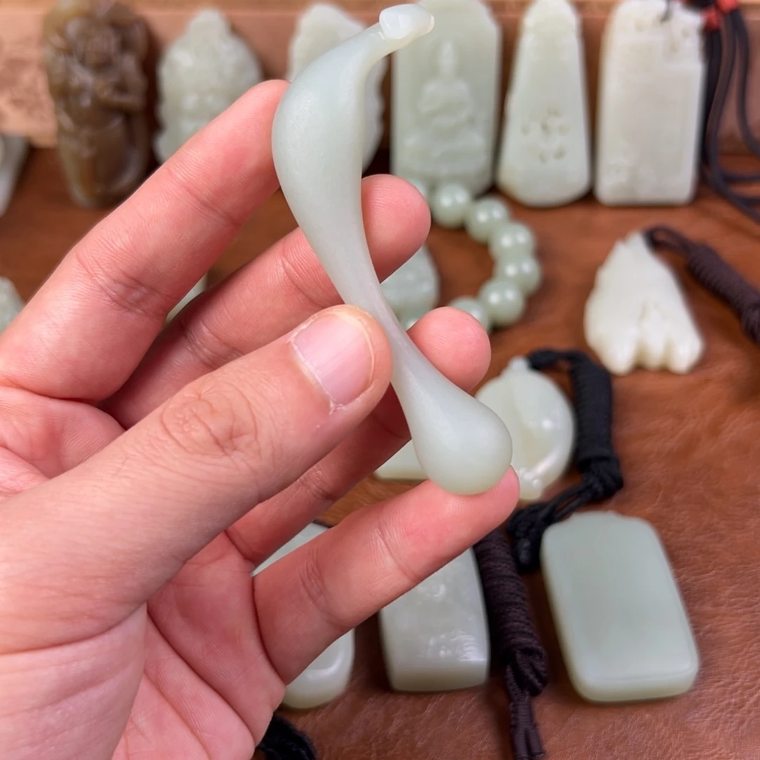 和田玉（青白玉）未镶嵌颈饰