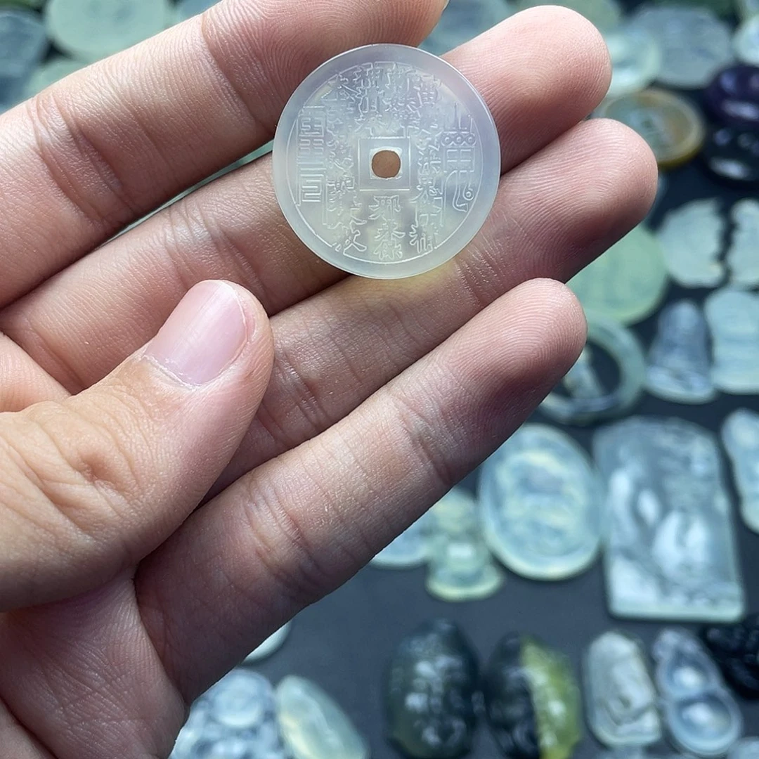 岫玉未镶嵌颈饰山鬼