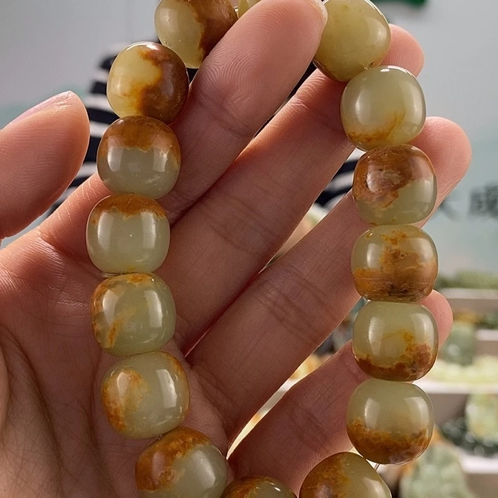 透闪石质玉手链未镶嵌海**针微瑕