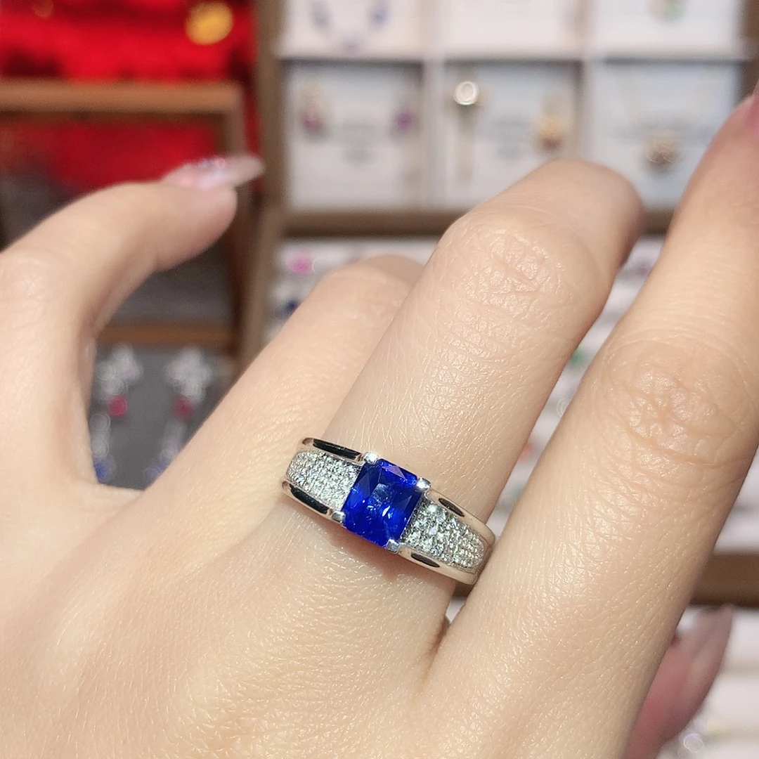 铂Pt950镶嵌蓝宝石戒指1.22ct/天然宝石/七天无理由