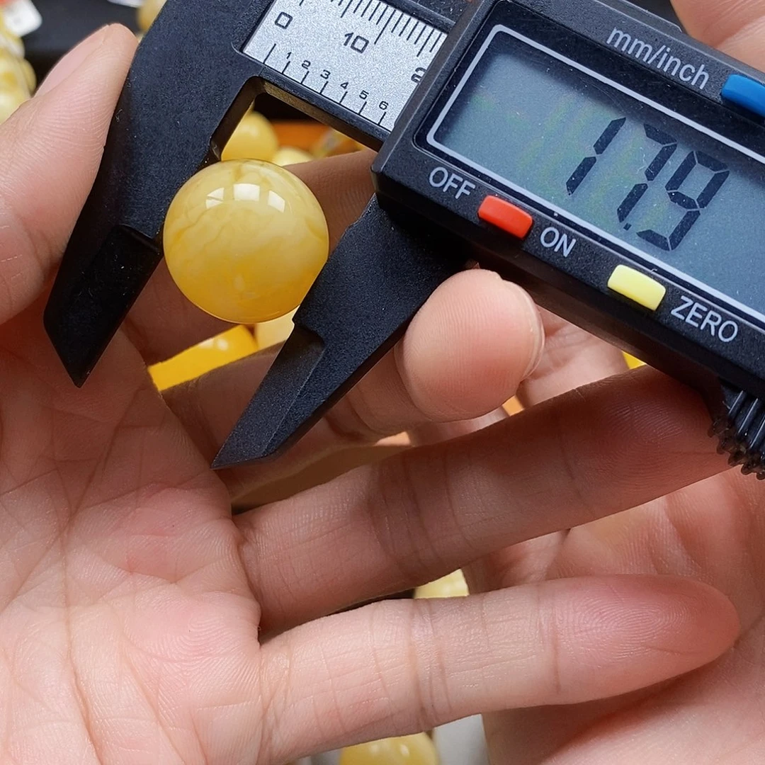 未镶嵌琥珀珠宝奇石