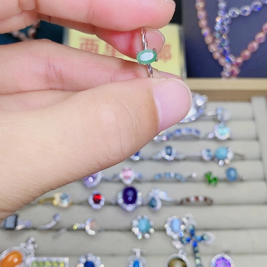 祖母绿戒指未镶嵌