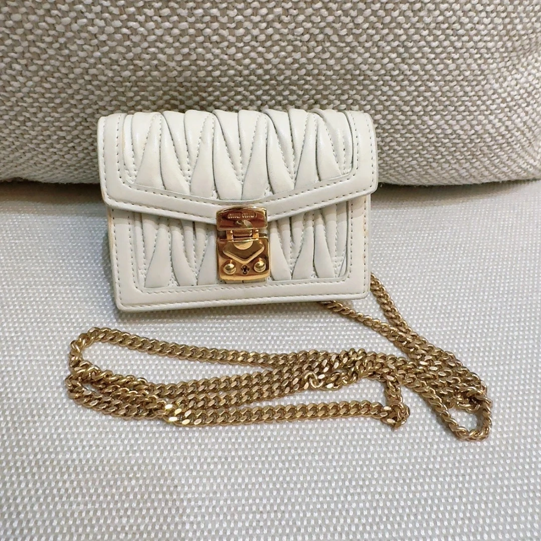 95新 MIU MIU/缪缪  白色褶皱斜挎包 1533 4347