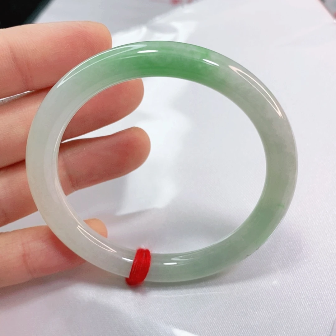 翡翠手镯未镶嵌52圈口圆条