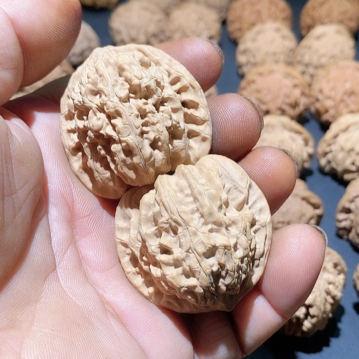 文玩核桃吊坠盘龙虎头