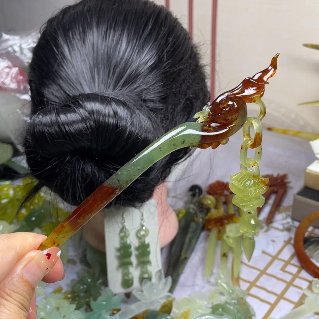 未镶嵌蛇纹石玉发饰桶*