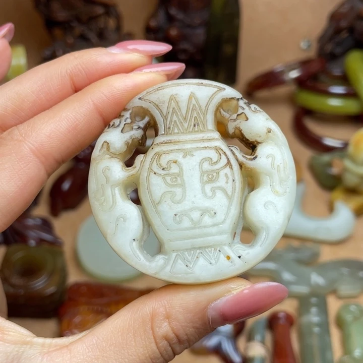 蛇纹石玉未镶嵌颈饰