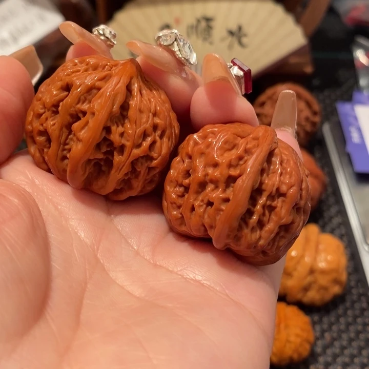 文玩核桃吊坠33红宝石717